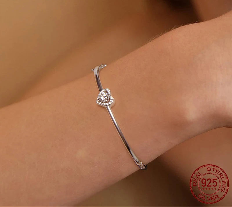 Hollow Heart Bracelet – Moissanite Radiance