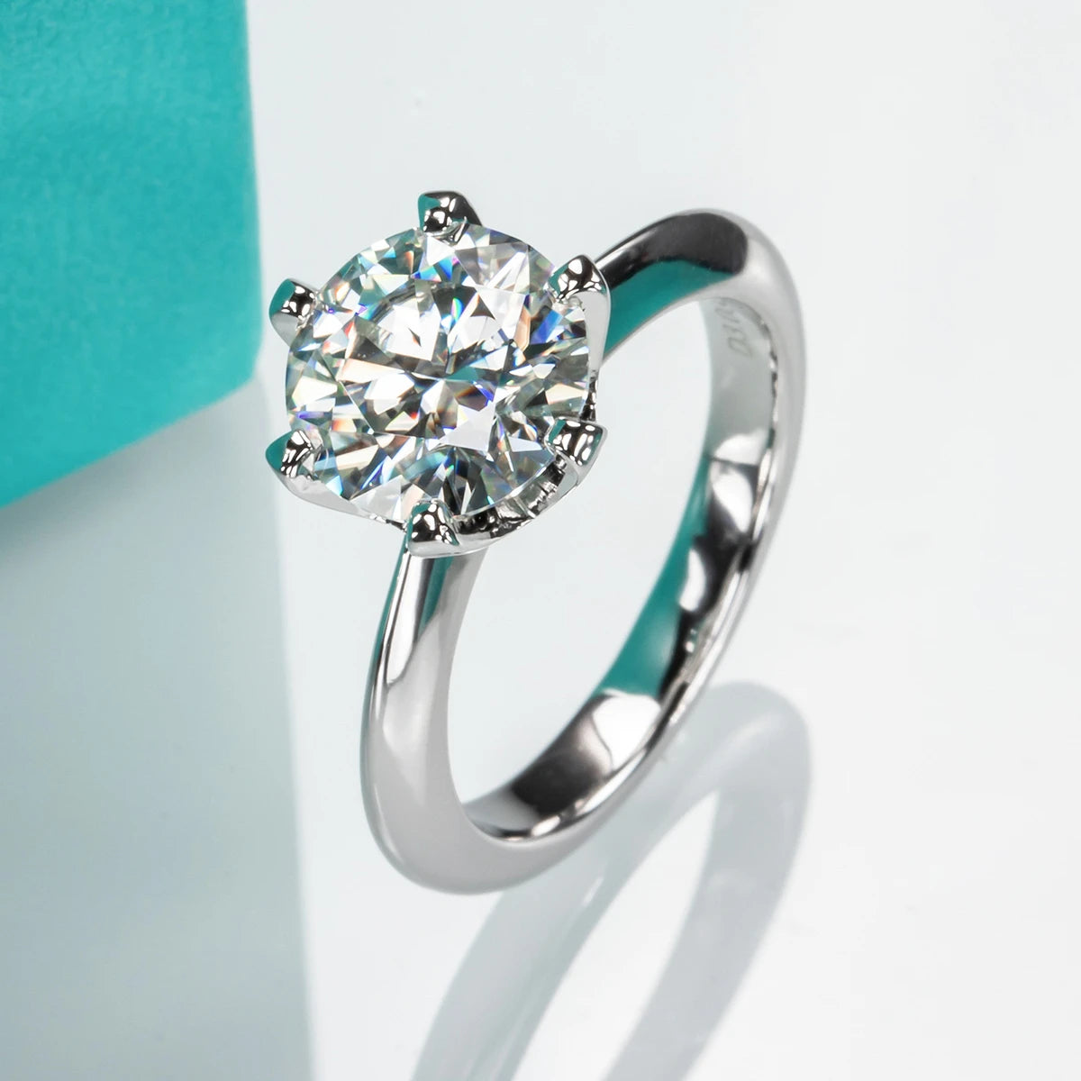 Engagement Ring – Elegant Moissanite Brilliance