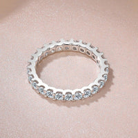 Elegance Ring – Subtle Light