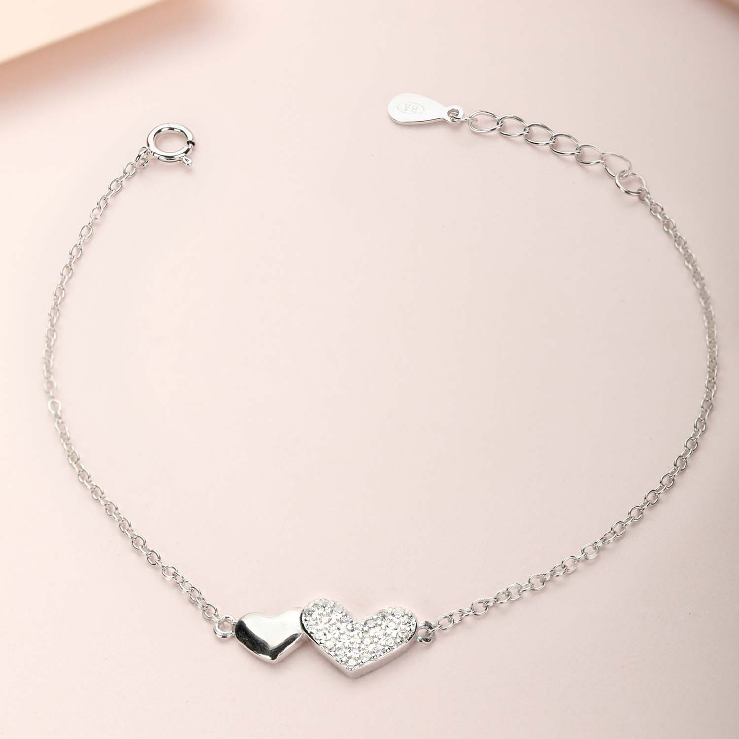 Bracelet Embrace — A Timeless Bond