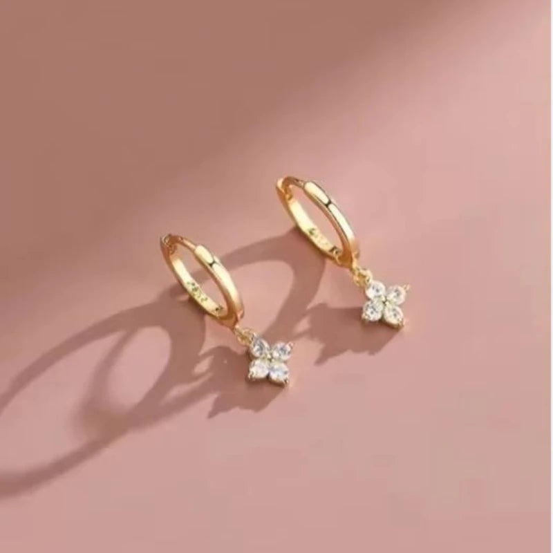 Four-Leaf Flower Zircon Bracelet